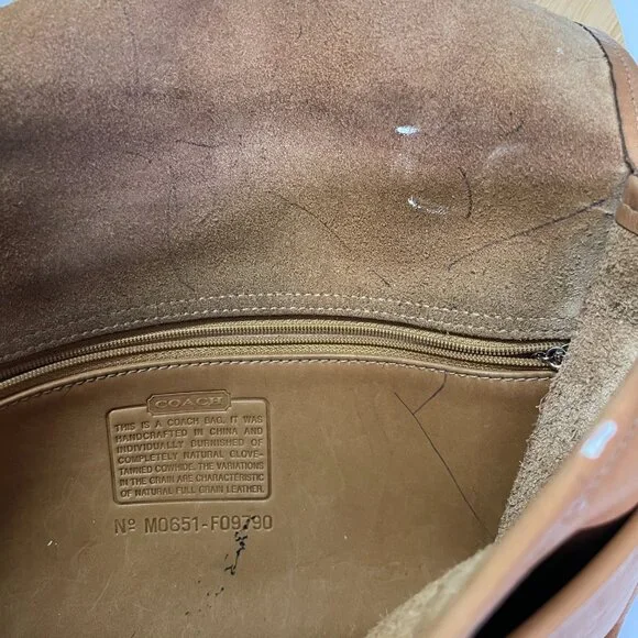 Vintage Coach 9790 City Bag Tan Leather Purse Shoulder Crossbody Brass Kiss Lock - Picture 12 of 13